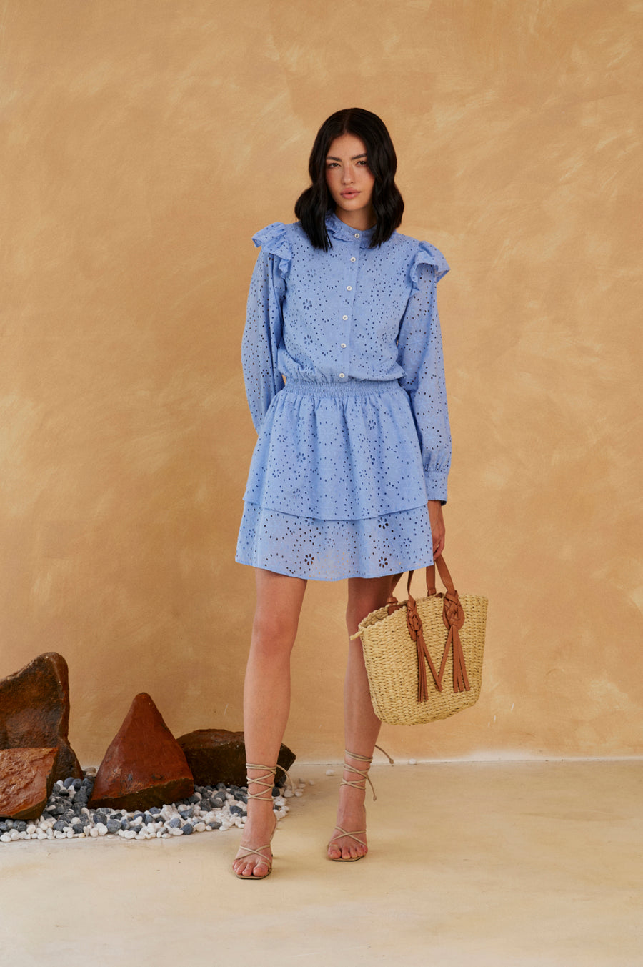 Đầm mini 2 tầng xanh biển cotton lỗ — front