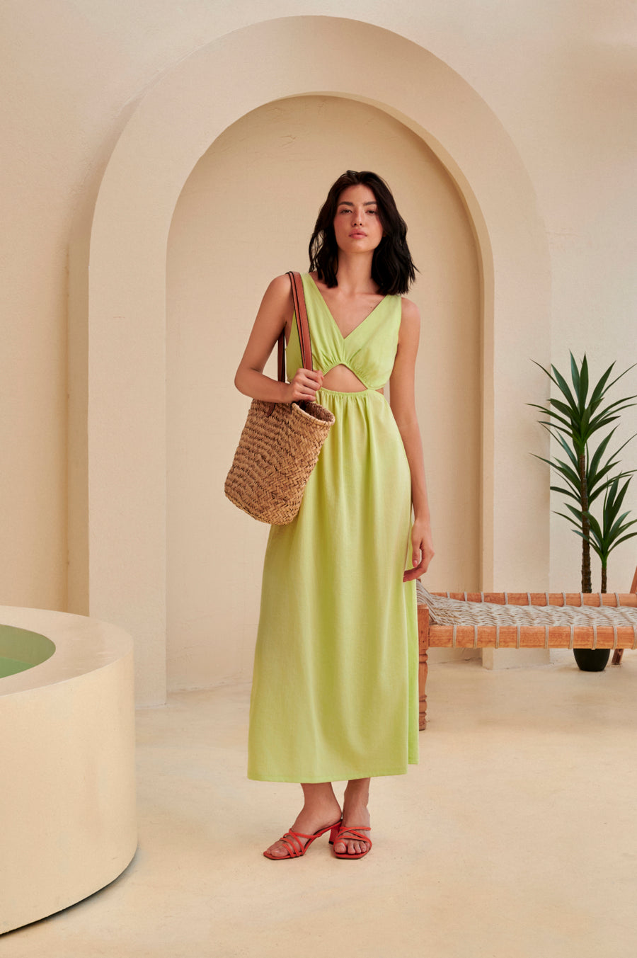 Đầm maxi khoét eo — front